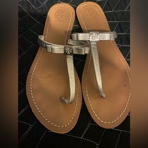 Tory Burch Leighanne Silver Thong Bow Tie Flip Flop Sandals size 8